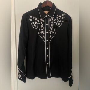Scully Floral Embroidered Western Pearl Snap Shirt-Women’s Size Medium-NWOT